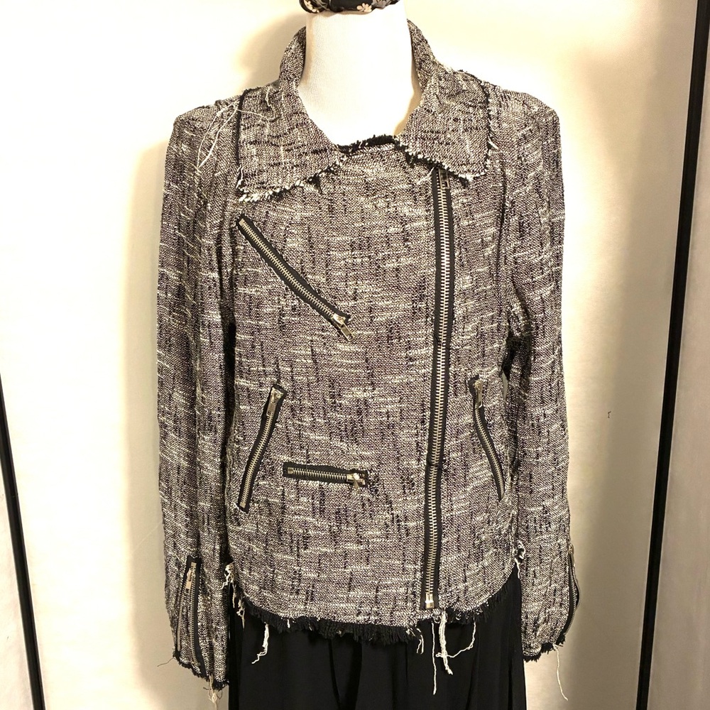 Black and gray light cotton jacket with raw edging and zipper pocket details